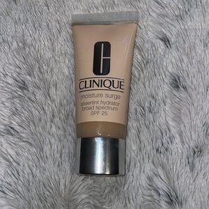 Clinique moisture surge sheertint hydrator- universal light medium